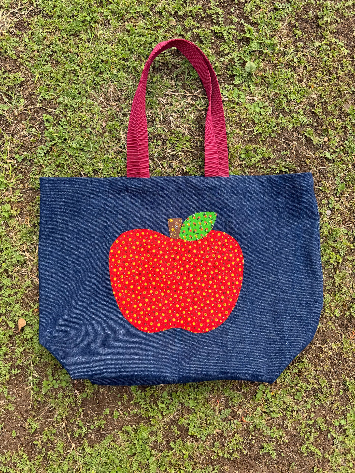 Market Tote Bag | Apple