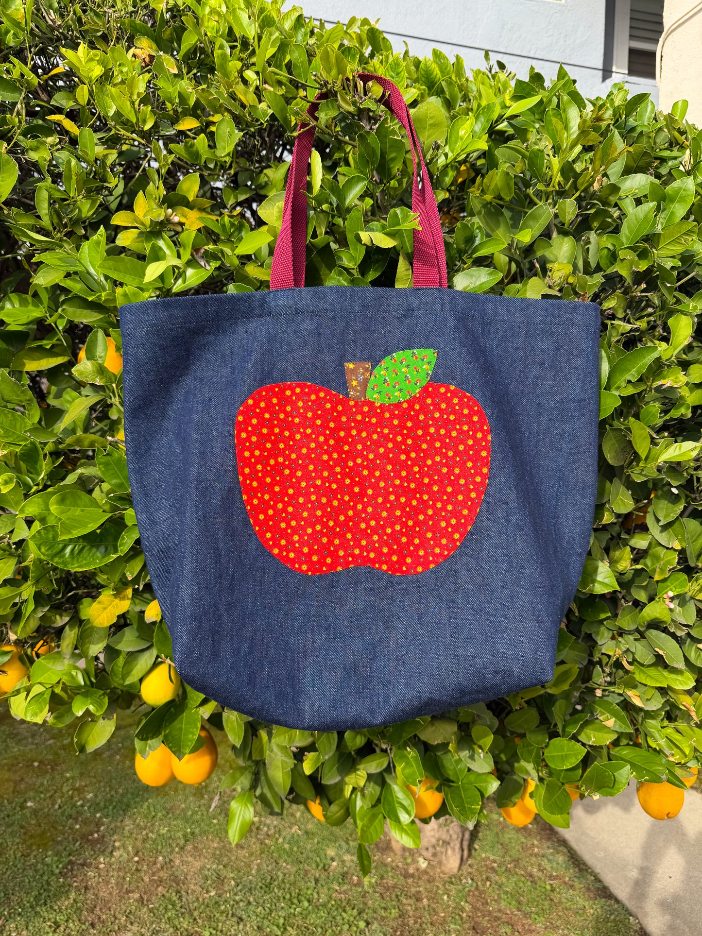 Market Tote Bag | Apple