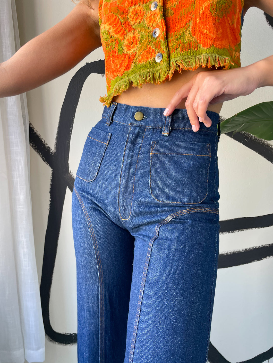 High waisted jeans with side detail